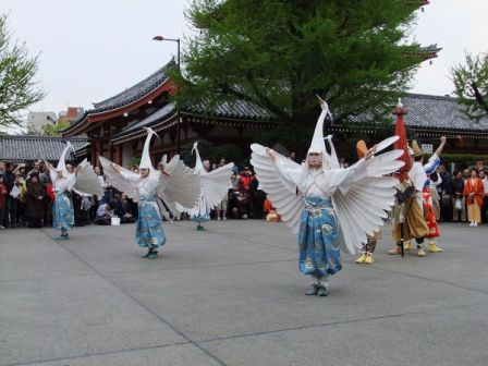 Shirasagi no mai (White heron dance) of Sensō-ji, Wikipedia Commons